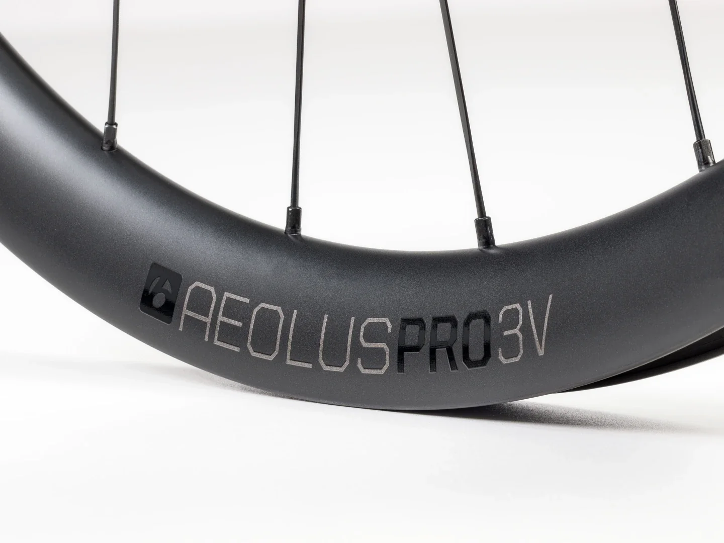 Bontrager Aeolus Pro 3V TLR Disc Road Wheel - Image 6